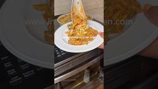 The secret ingredient in this baked ziti 👀 Rao’s Alfredo made it extra rich & cheesy 🍝