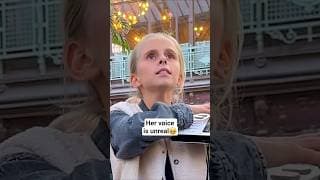 Blind girl makes everyone cry ??